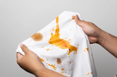 چگونه لکه های مختلف را از روی لباس پاک کنیم 